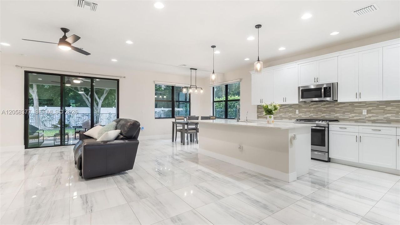 For Sale: $799,990 (6 beds, 4 baths, 2879 Square Feet)