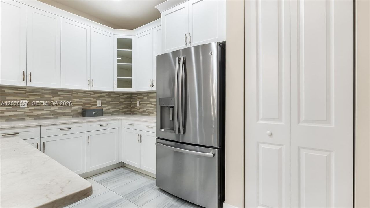 For Sale: $799,990 (6 beds, 4 baths, 2879 Square Feet)