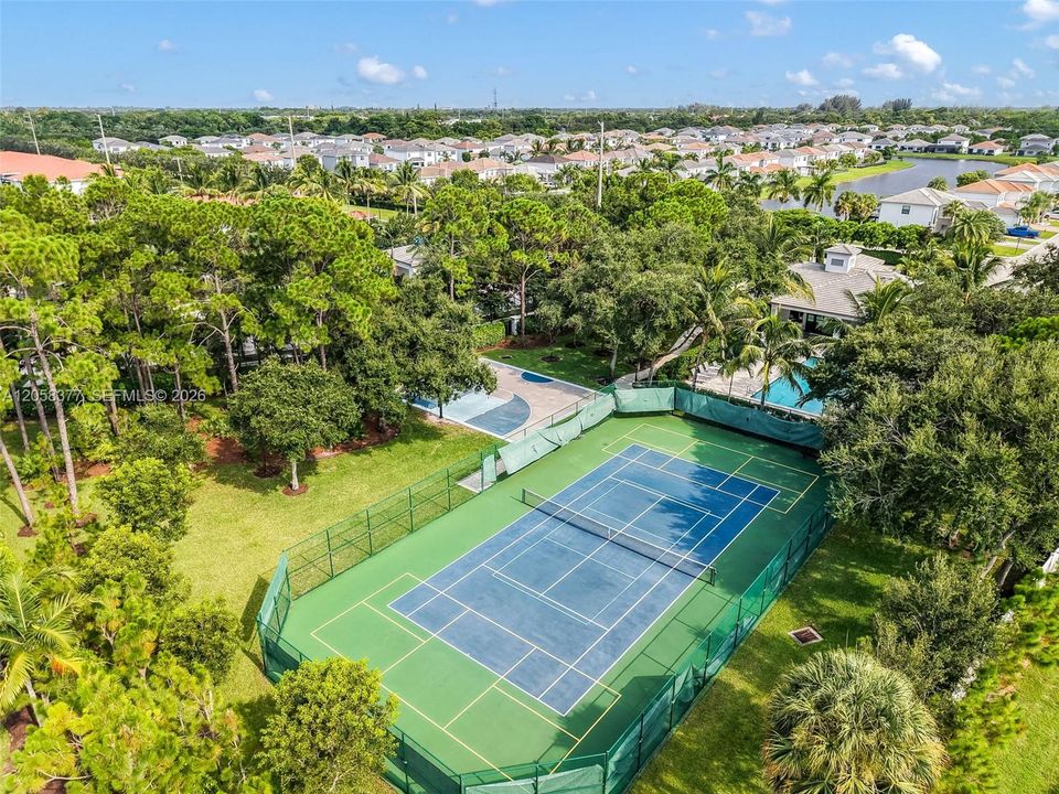 For Sale: $799,990 (6 beds, 4 baths, 2879 Square Feet)