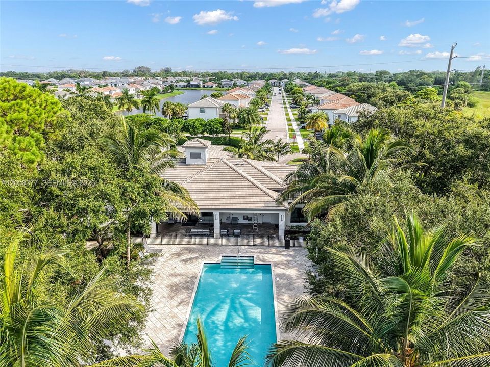 For Sale: $799,990 (6 beds, 4 baths, 2879 Square Feet)