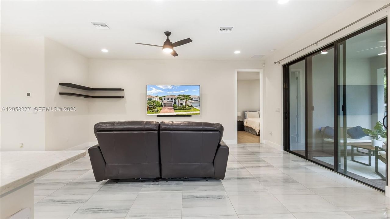 For Sale: $799,990 (6 beds, 4 baths, 2879 Square Feet)