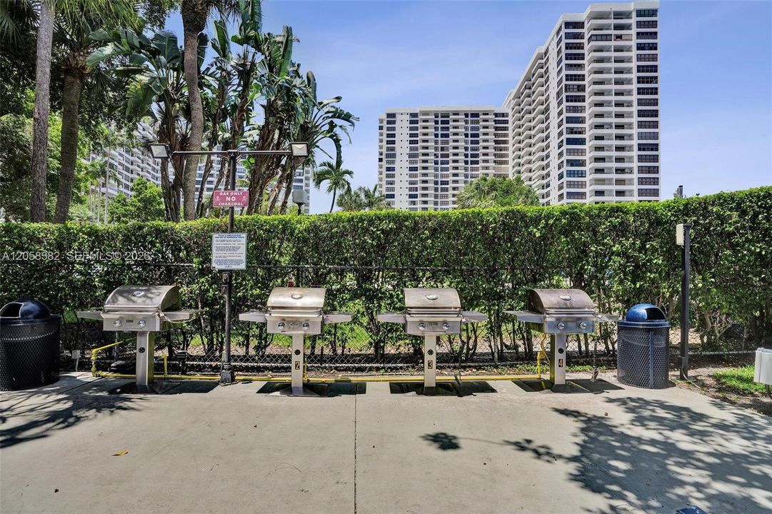 На продажу: $260,000 (2 спален, 2 ванн, 1400 Квадратных фут)
