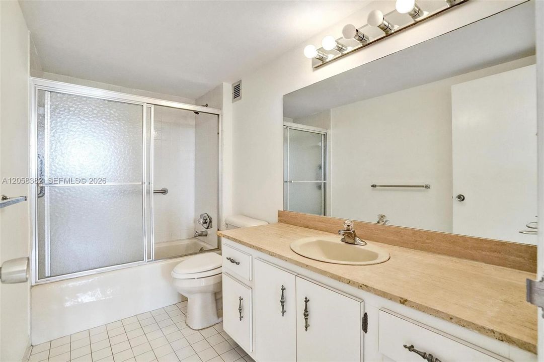 На продажу: $260,000 (2 спален, 2 ванн, 1400 Квадратных фут)
