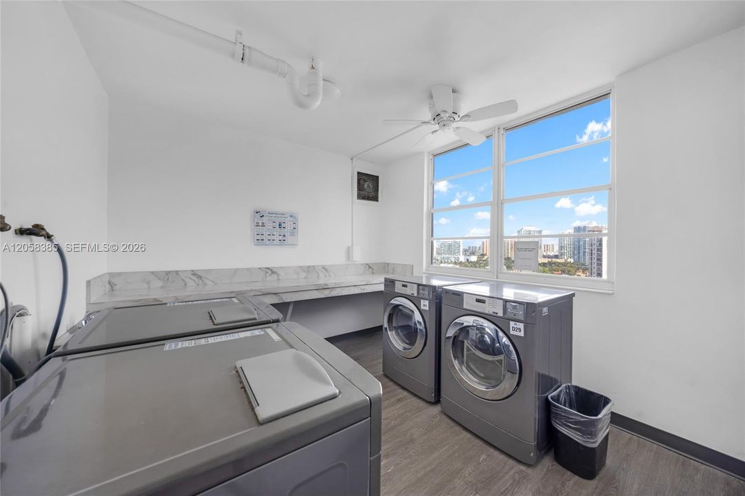 For Sale: $239,000 (1 beds, 1 baths, 762 Square Feet)