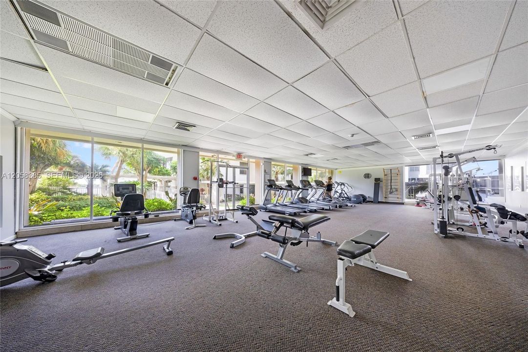 For Sale: $239,000 (1 beds, 1 baths, 762 Square Feet)