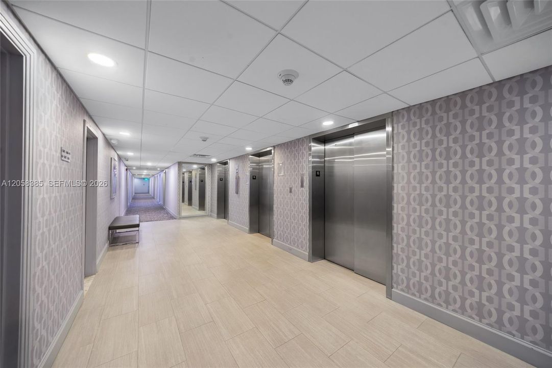 For Sale: $239,000 (1 beds, 1 baths, 762 Square Feet)