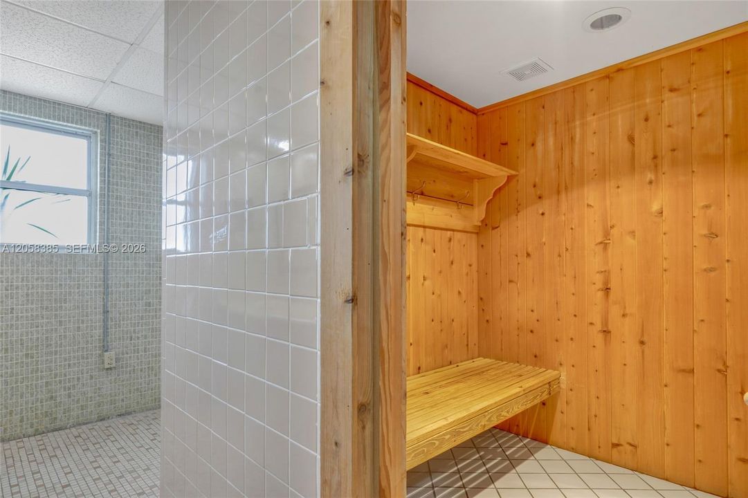 For Sale: $239,000 (1 beds, 1 baths, 762 Square Feet)