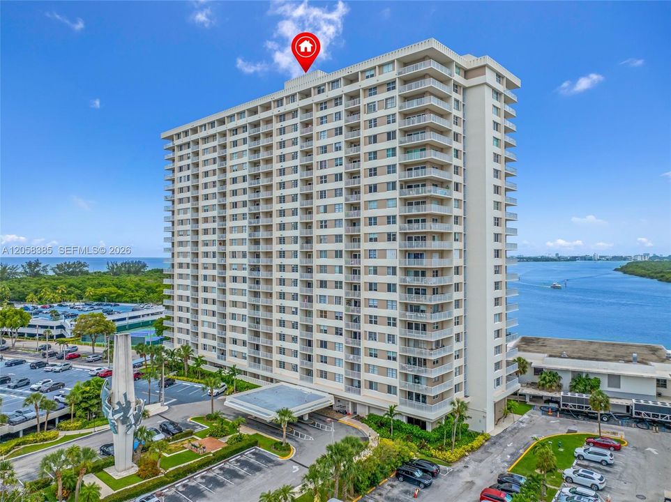 For Sale: $239,000 (1 beds, 1 baths, 762 Square Feet)