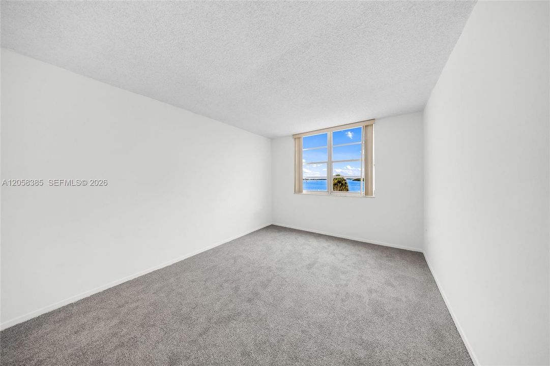 For Sale: $239,000 (1 beds, 1 baths, 762 Square Feet)