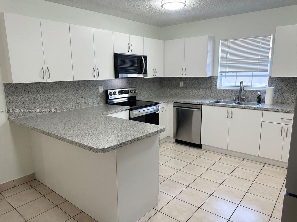 For Rent: $2,900 (3 beds, 2 baths, 1100 Square Feet)