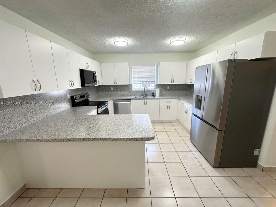 For Rent: $2,900 (3 beds, 2 baths, 1100 Square Feet)