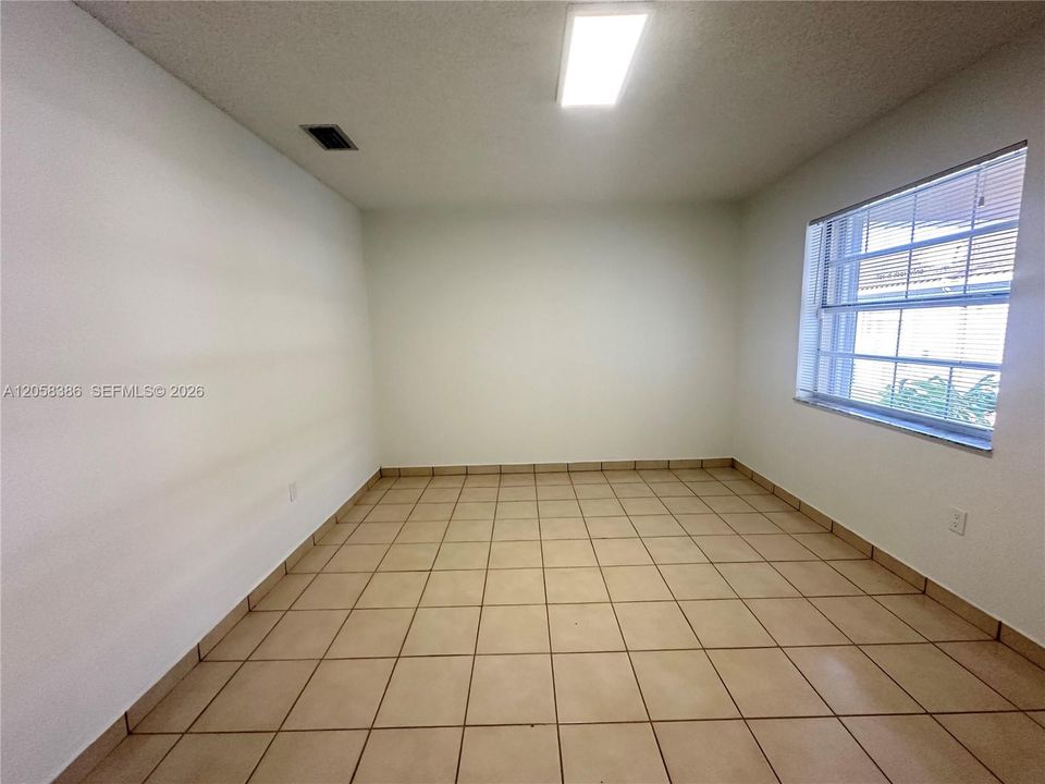 For Rent: $2,900 (3 beds, 2 baths, 1100 Square Feet)