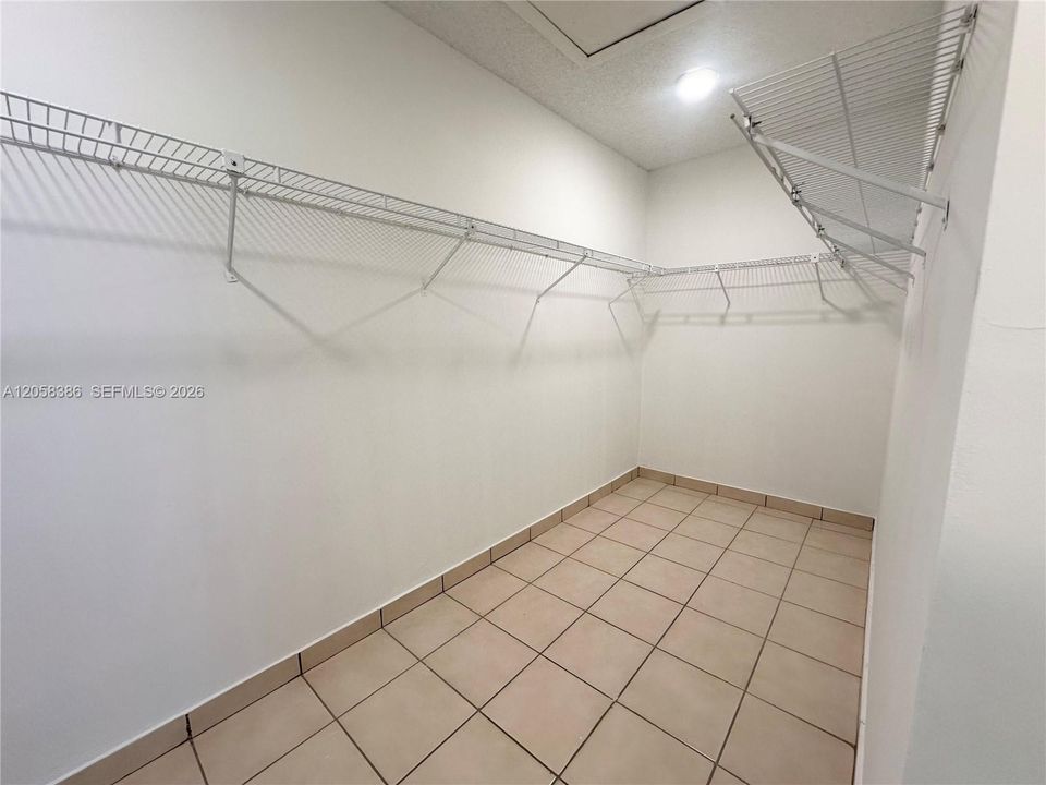For Rent: $2,900 (3 beds, 2 baths, 1100 Square Feet)