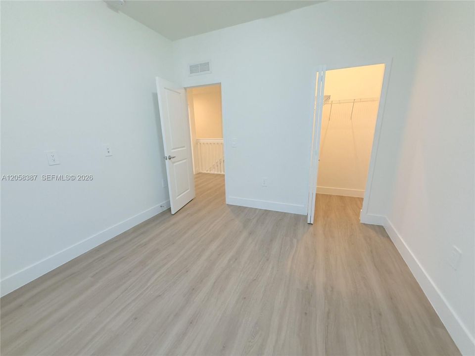Под контрактом: $2,500 (3 спален, 2 ванн, 1558 Квадратных фут)