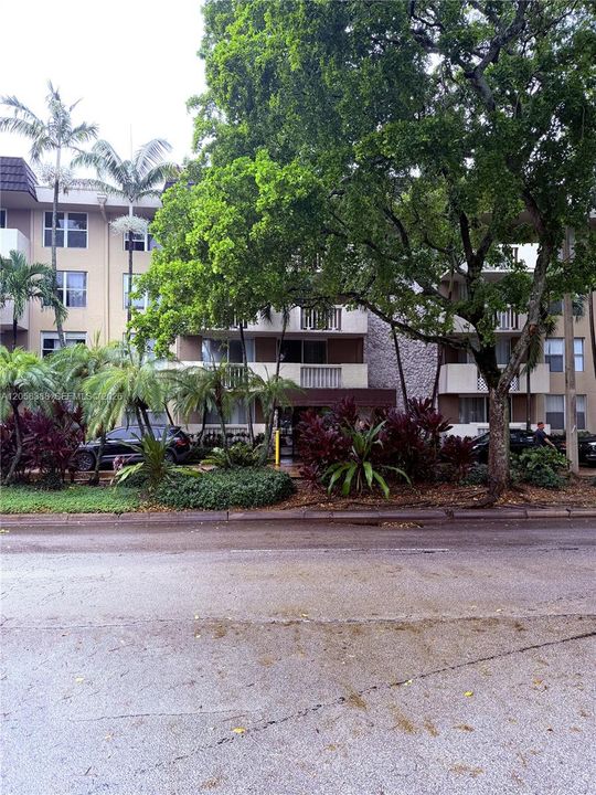 For Sale: $249,000 (2 beds, 2 baths, 1023 Square Feet)
