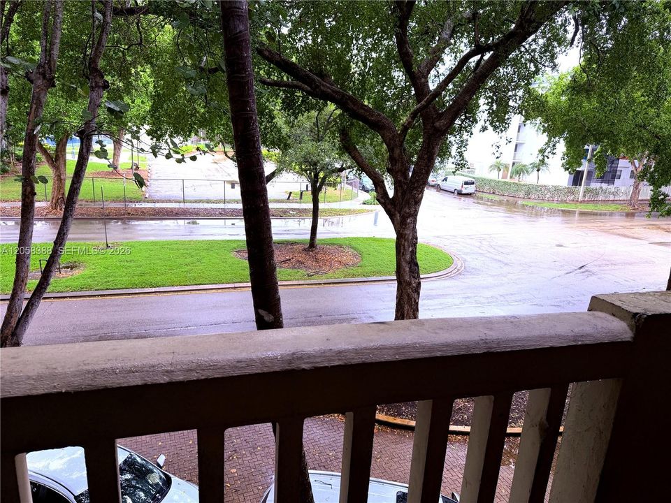 For Sale: $249,000 (2 beds, 2 baths, 1023 Square Feet)