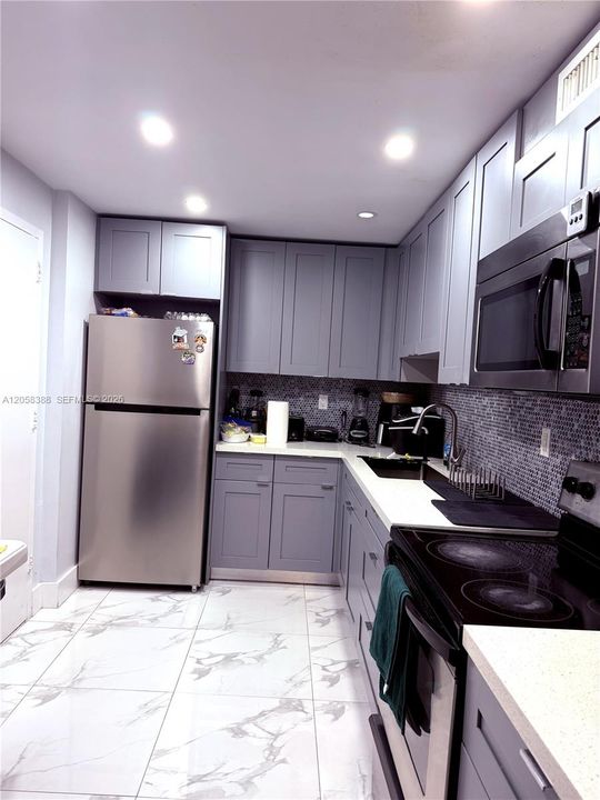 For Sale: $249,000 (2 beds, 2 baths, 1023 Square Feet)