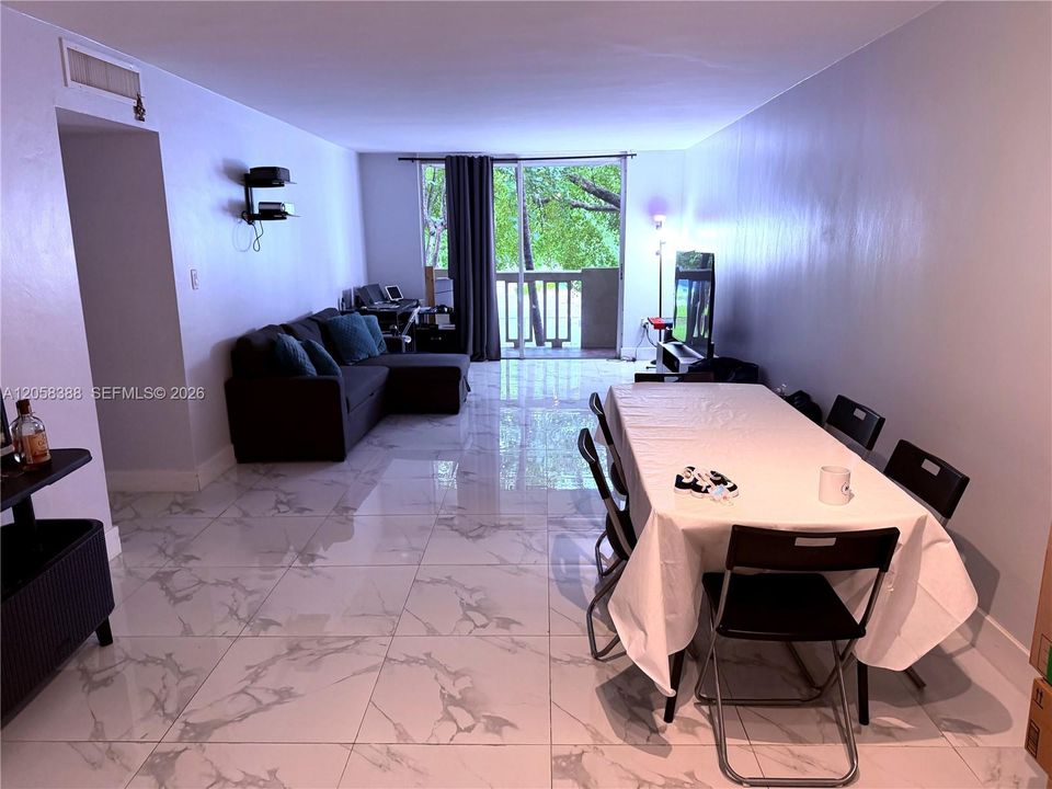 For Sale: $249,000 (2 beds, 2 baths, 1023 Square Feet)