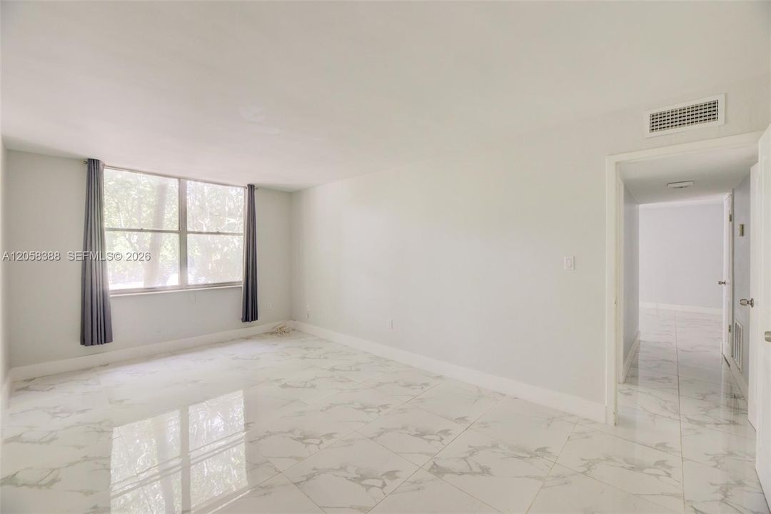 For Sale: $249,000 (2 beds, 2 baths, 1023 Square Feet)