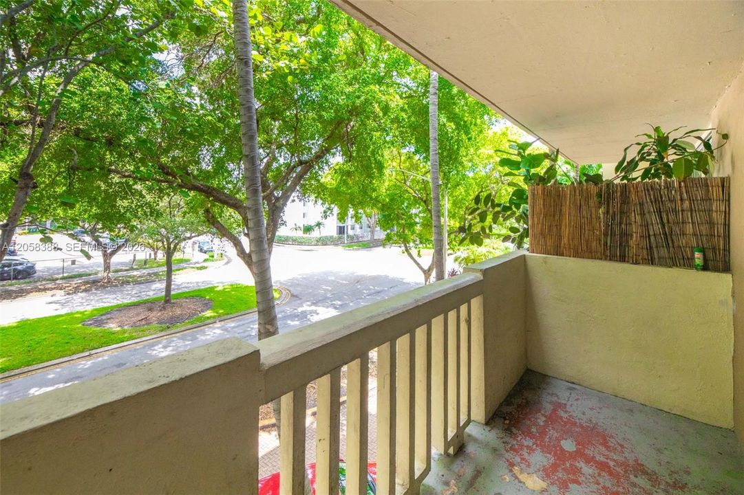 For Sale: $249,000 (2 beds, 2 baths, 1023 Square Feet)