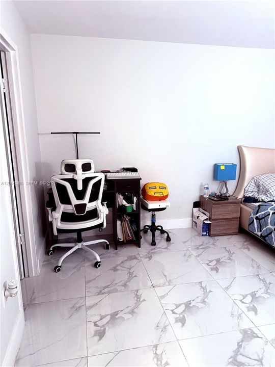 For Sale: $249,000 (2 beds, 2 baths, 1023 Square Feet)