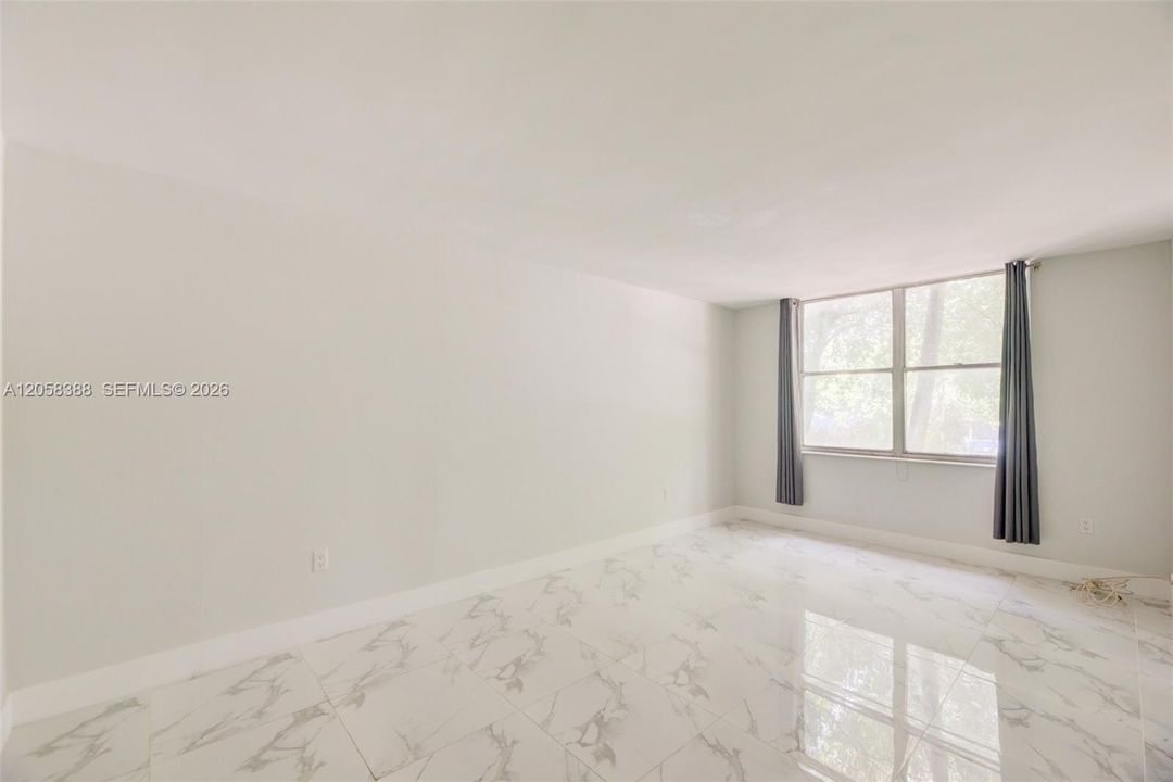 For Sale: $249,000 (2 beds, 2 baths, 1023 Square Feet)