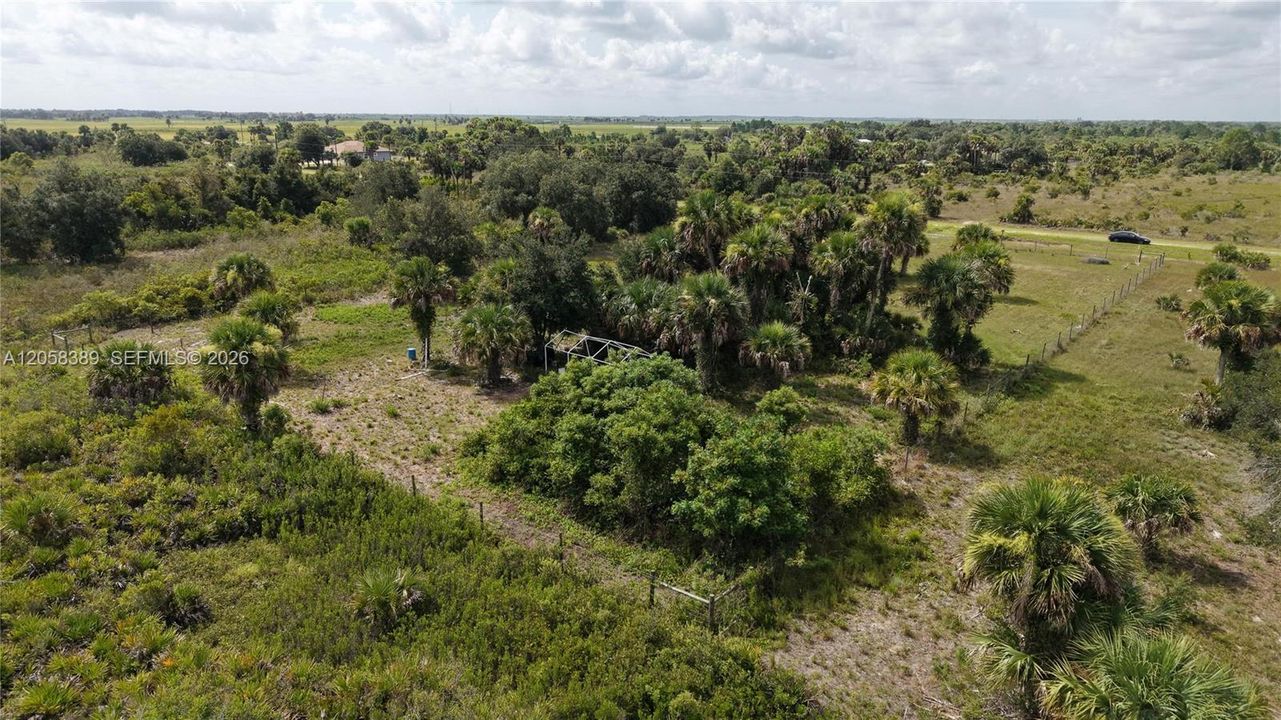 На продажу: $50,000 (1.25 acres)