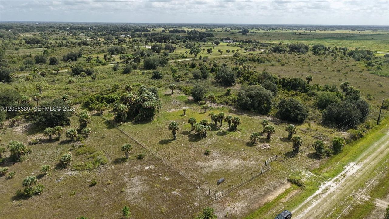 На продажу: $50,000 (1.25 acres)