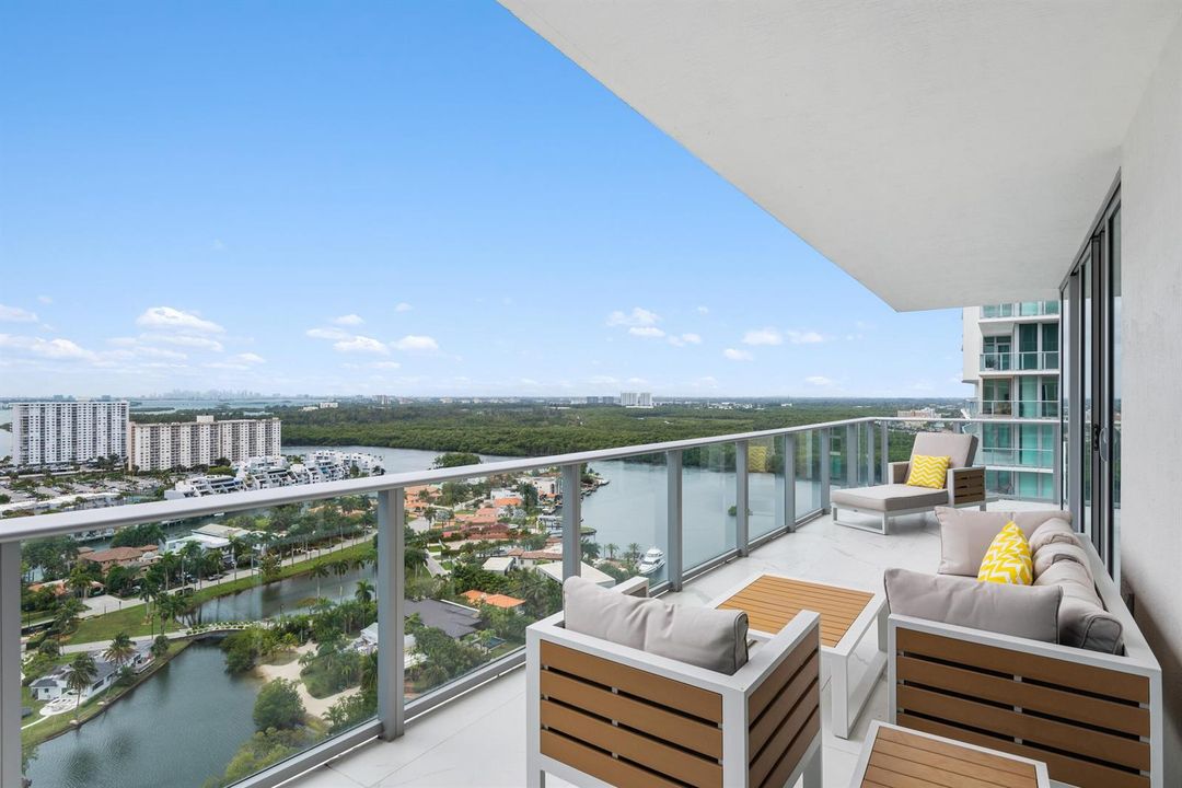 26_300SunnyIslesBlvd_Unit42408_99_Balcon