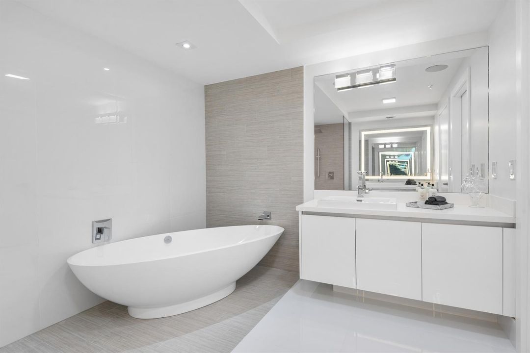 16_300SunnyIslesBlvd_Unit42408_13_Primar