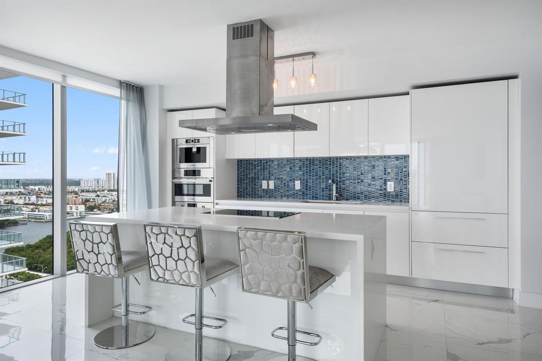 09_300SunnyIslesBlvd_Unit42408_5_Kitchen
