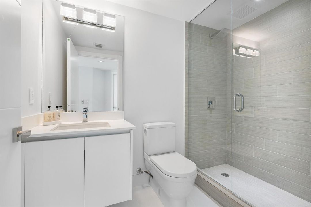 22_300SunnyIslesBlvd_Unit42408_8_Bathroo
