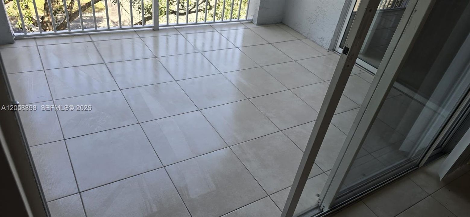 For Rent: $2,400 (2 beds, 2 baths, 1124 Square Feet)