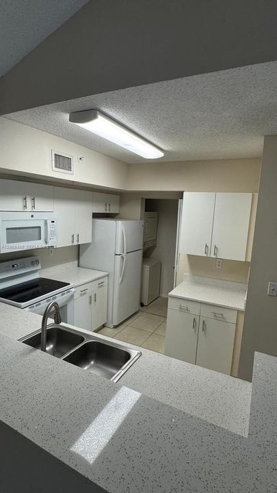 For Rent: $2,400 (2 beds, 2 baths, 1124 Square Feet)