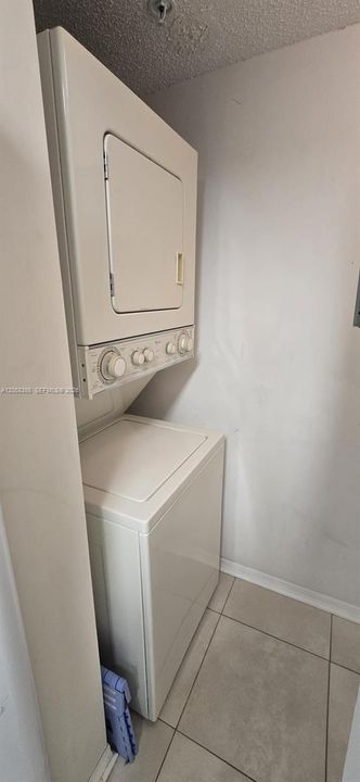 For Rent: $2,400 (2 beds, 2 baths, 1124 Square Feet)