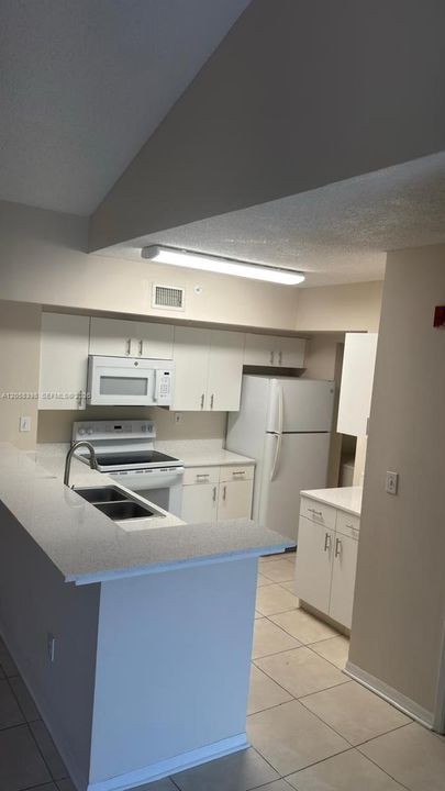For Rent: $2,400 (2 beds, 2 baths, 1124 Square Feet)