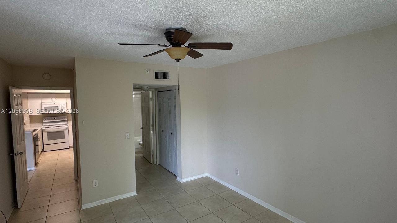 For Rent: $2,400 (2 beds, 2 baths, 1124 Square Feet)