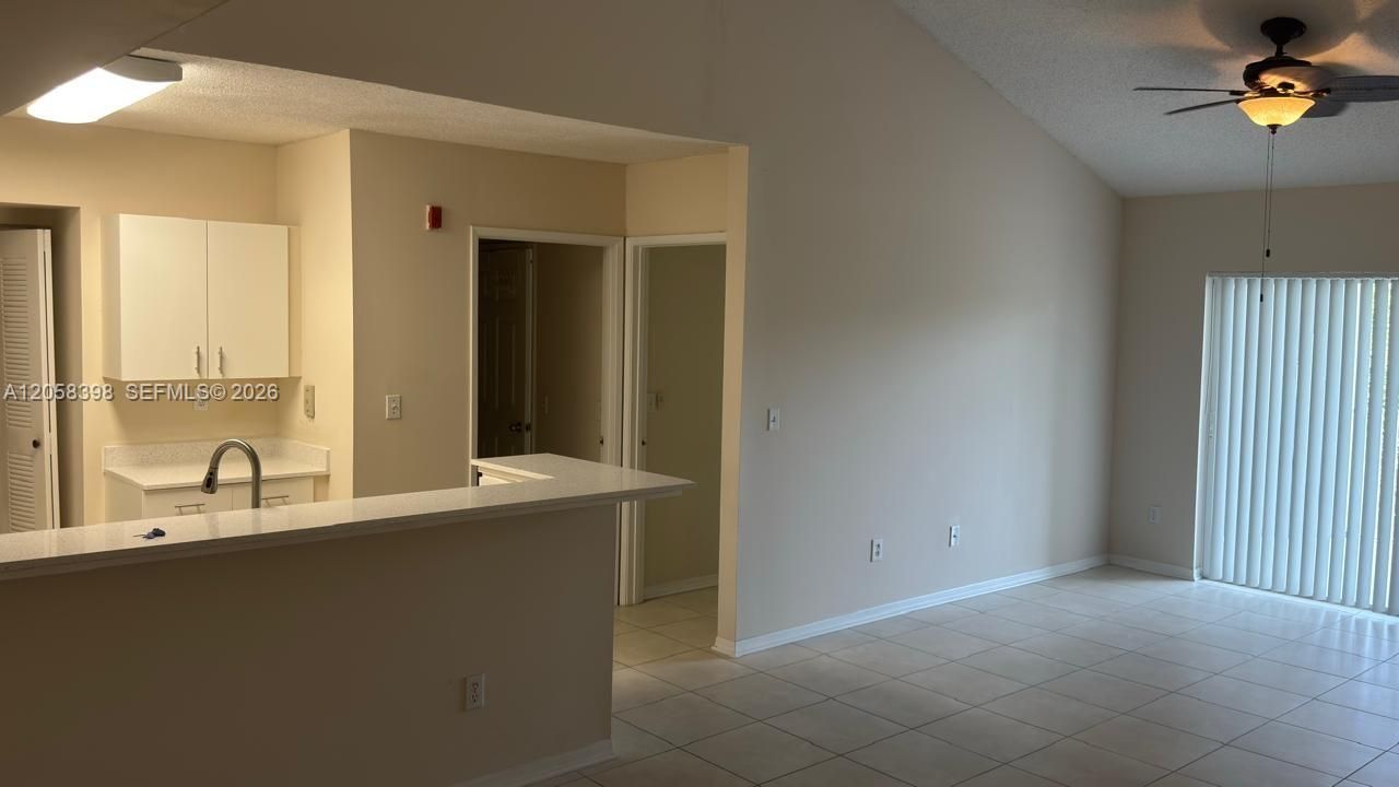 For Rent: $2,400 (2 beds, 2 baths, 1124 Square Feet)