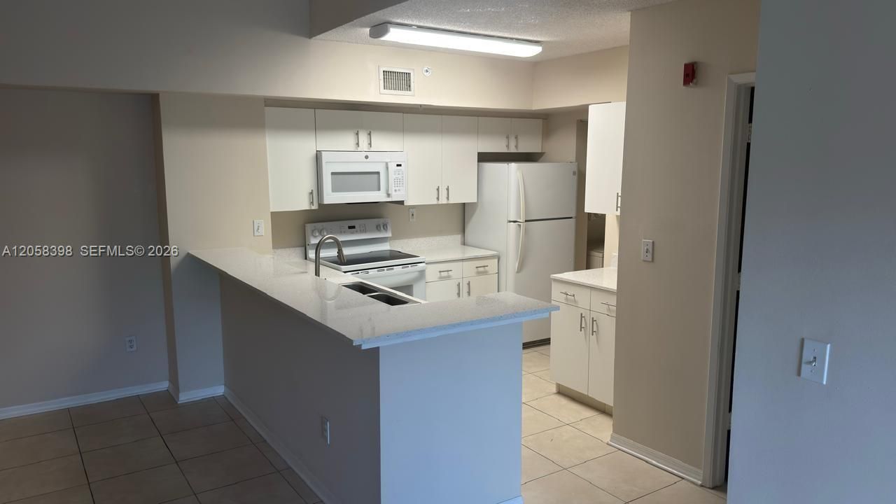 For Rent: $2,400 (2 beds, 2 baths, 1124 Square Feet)