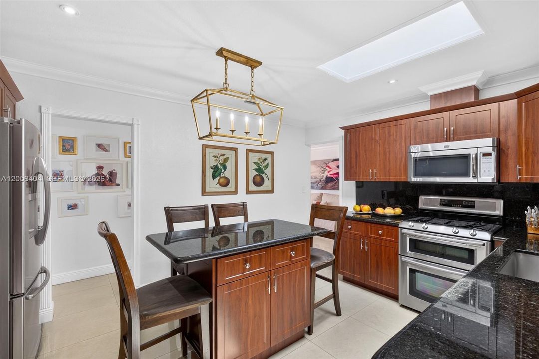 На продажу: $699,000 (3 спален, 1 ванн, 1414 Квадратных фут)