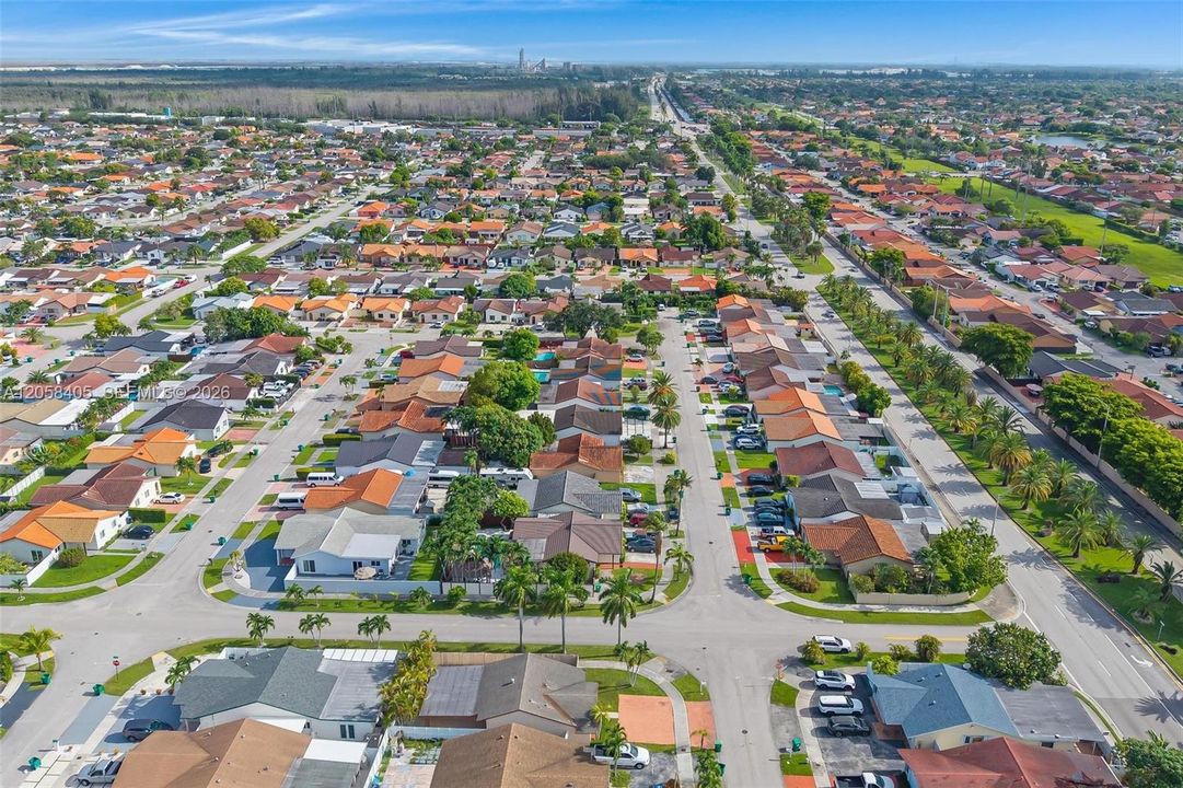 На продажу: $640,000 (2 спален, 2 ванн, 1068 Квадратных фут)