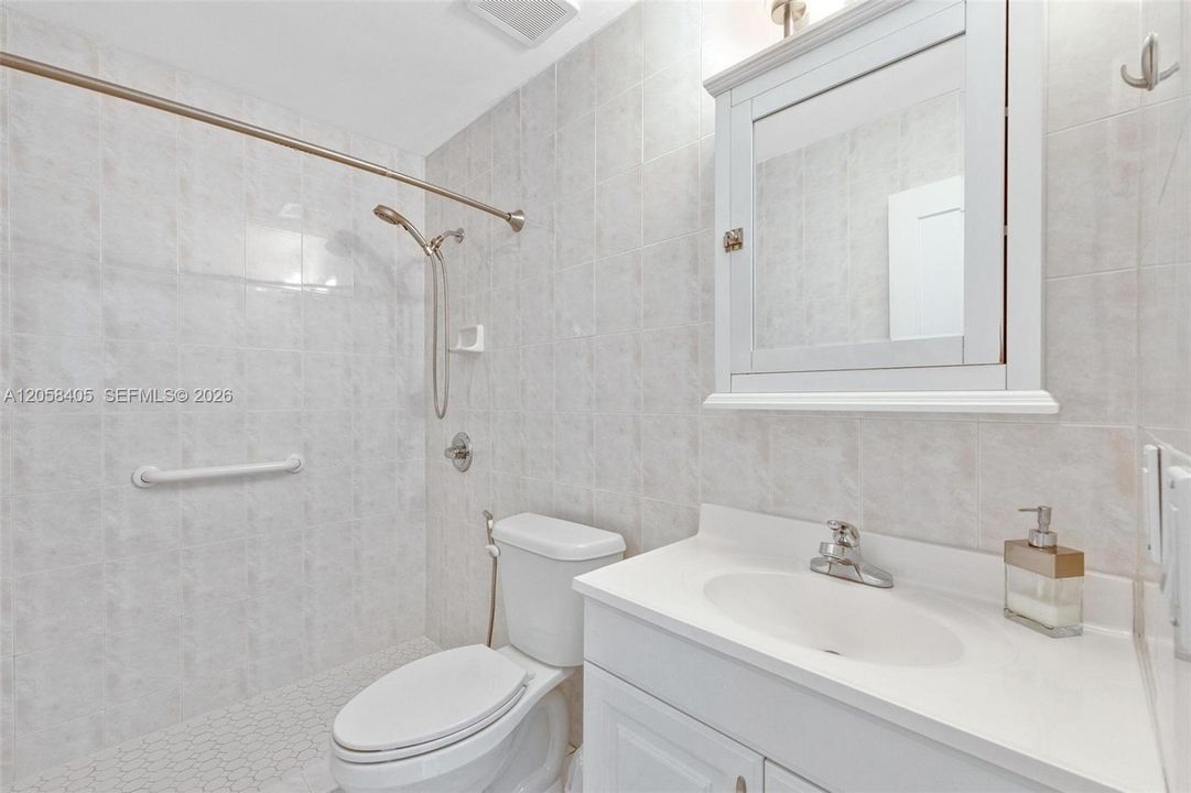 На продажу: $640,000 (2 спален, 2 ванн, 1068 Квадратных фут)