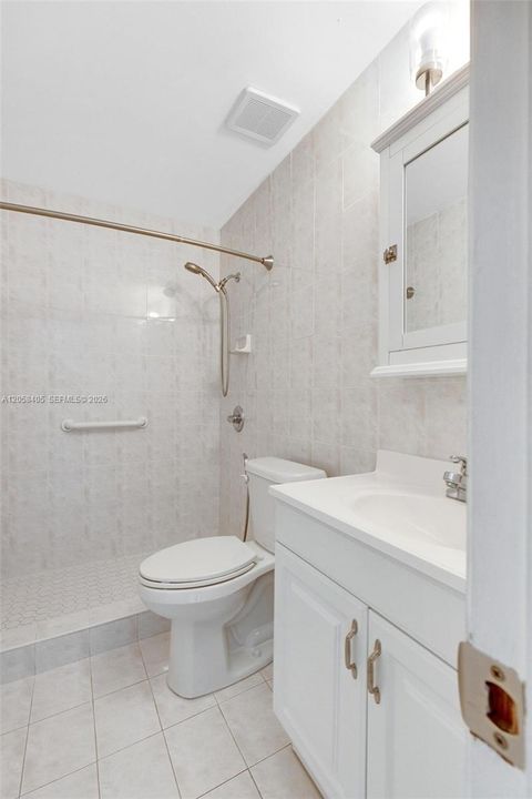 На продажу: $640,000 (2 спален, 2 ванн, 1068 Квадратных фут)