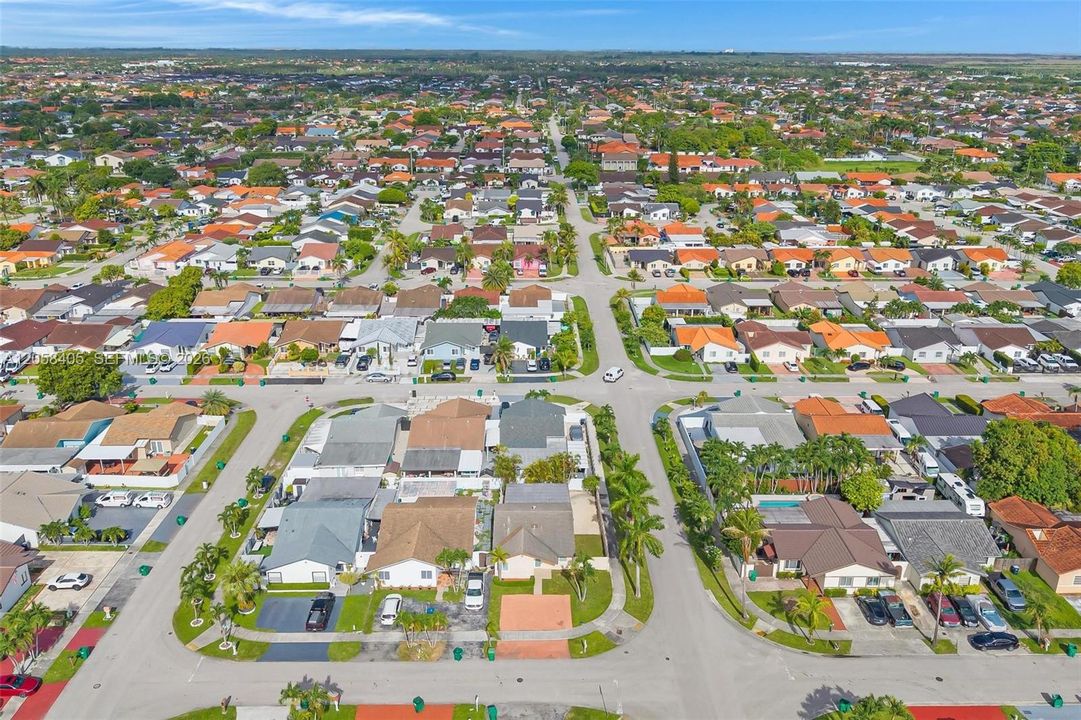 На продажу: $640,000 (2 спален, 2 ванн, 1068 Квадратных фут)