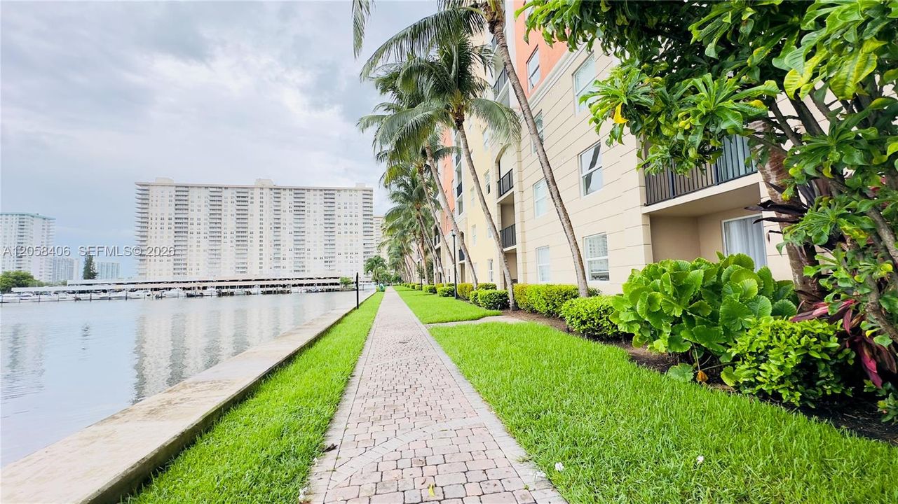 For Rent: $2,900 (2 beds, 2 baths, 1024 Square Feet)
