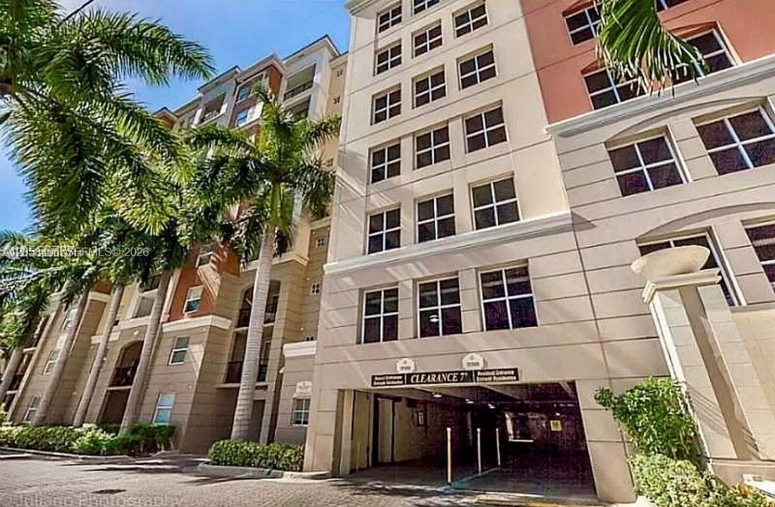 For Rent: $2,900 (2 beds, 2 baths, 1024 Square Feet)