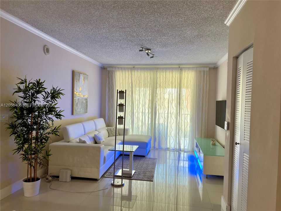 For Rent: $2,900 (2 beds, 2 baths, 1024 Square Feet)