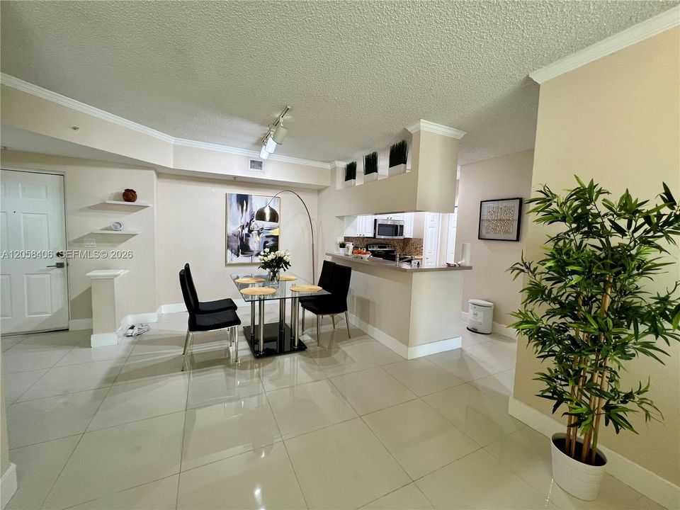 For Rent: $2,900 (2 beds, 2 baths, 1024 Square Feet)