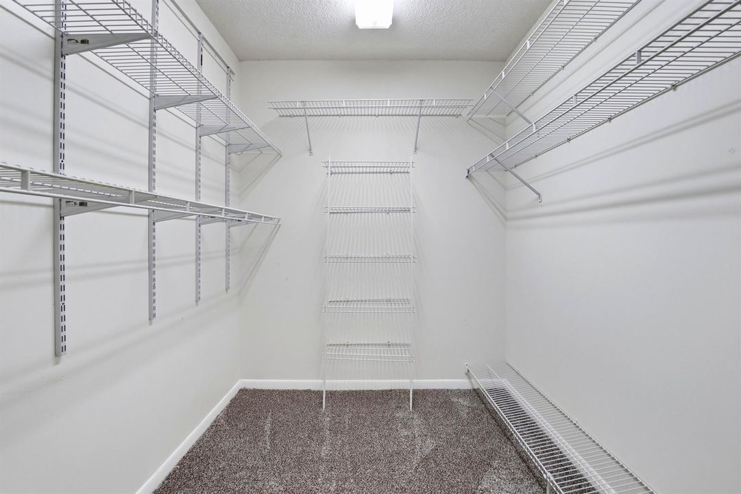 Master Walkin Closet
