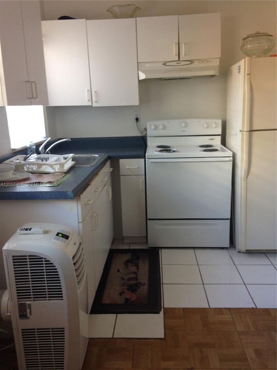 For Rent: $1,800 (1 beds, 1 baths, 1000 Square Feet)
